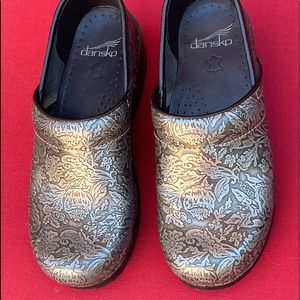 Dansko Pewter Tooled Clogs Leaves  37